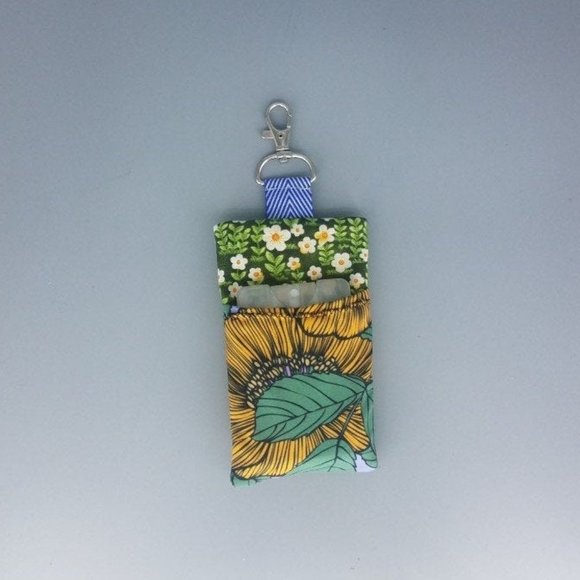 Vintage Flower Travel Tissue Holder Keychain - Picture 3 of 8